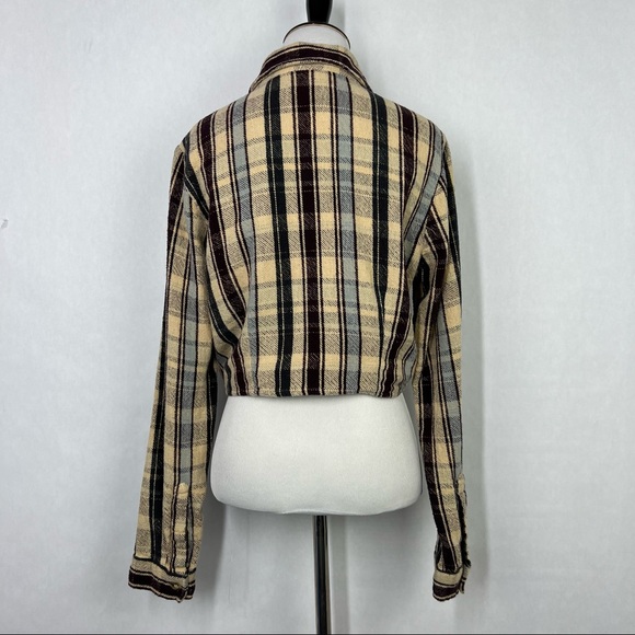 Urban Outfitters Brown Checkered Women’s znutton Down Crop Top Size Large - Picture 3 of 4
